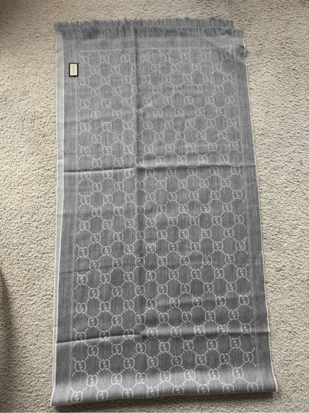 Authentic New Gucci GG women's wool Scarf Shawl Stole made in Italy Gray Unisex